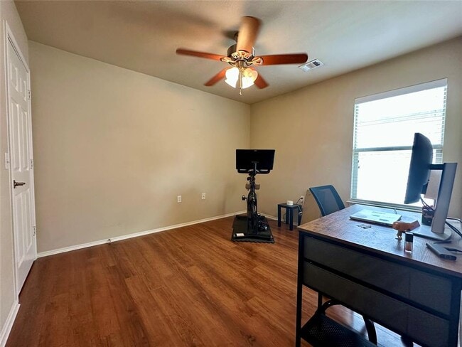 Building Photo - 7521 Cedar Edge Dr