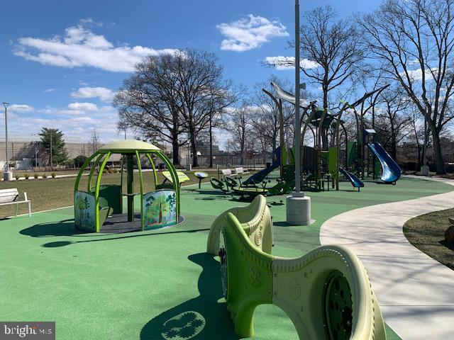 Building Photo - 3004 St Clair Dr