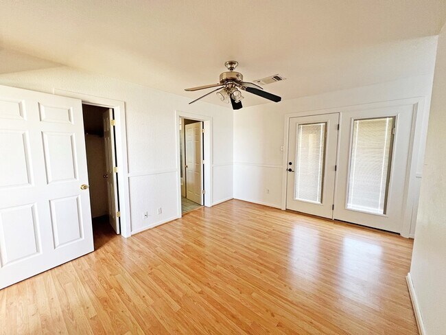 Building Photo - 101 Capt Lee