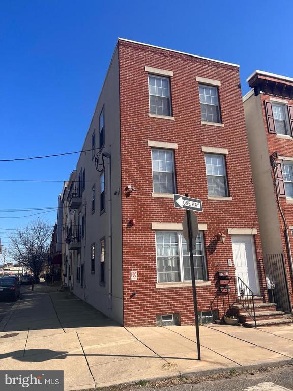 Primary Photo - 169 W Jefferson St