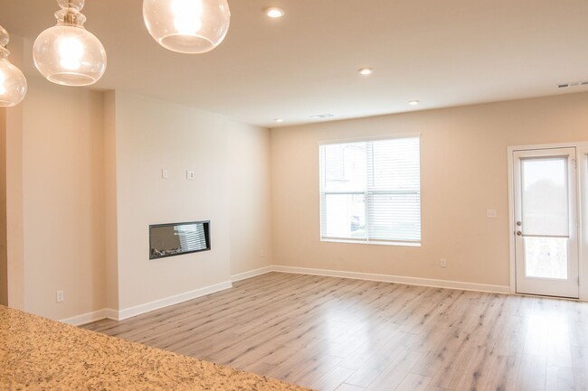 Building Photo - Beautiful Gallatin Townhome w/ Appliances!