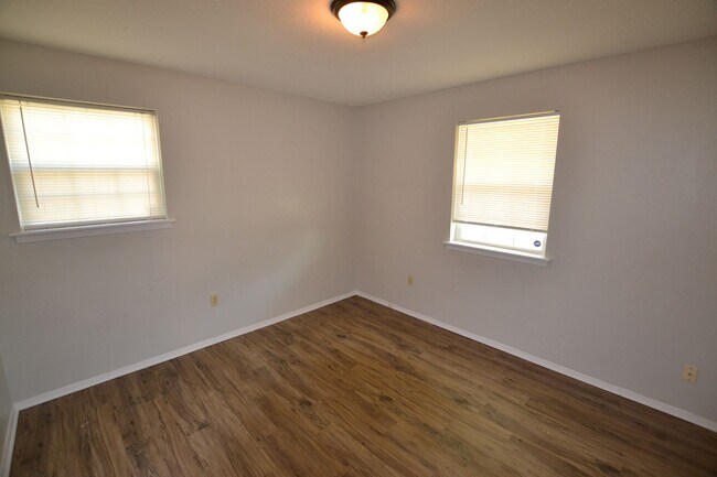 Building Photo - Location!  Location!  Newly updated, 3 bedroom, 1.5 bath home in Baker