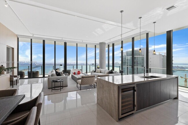 Building Photo - 480 NE 31st St