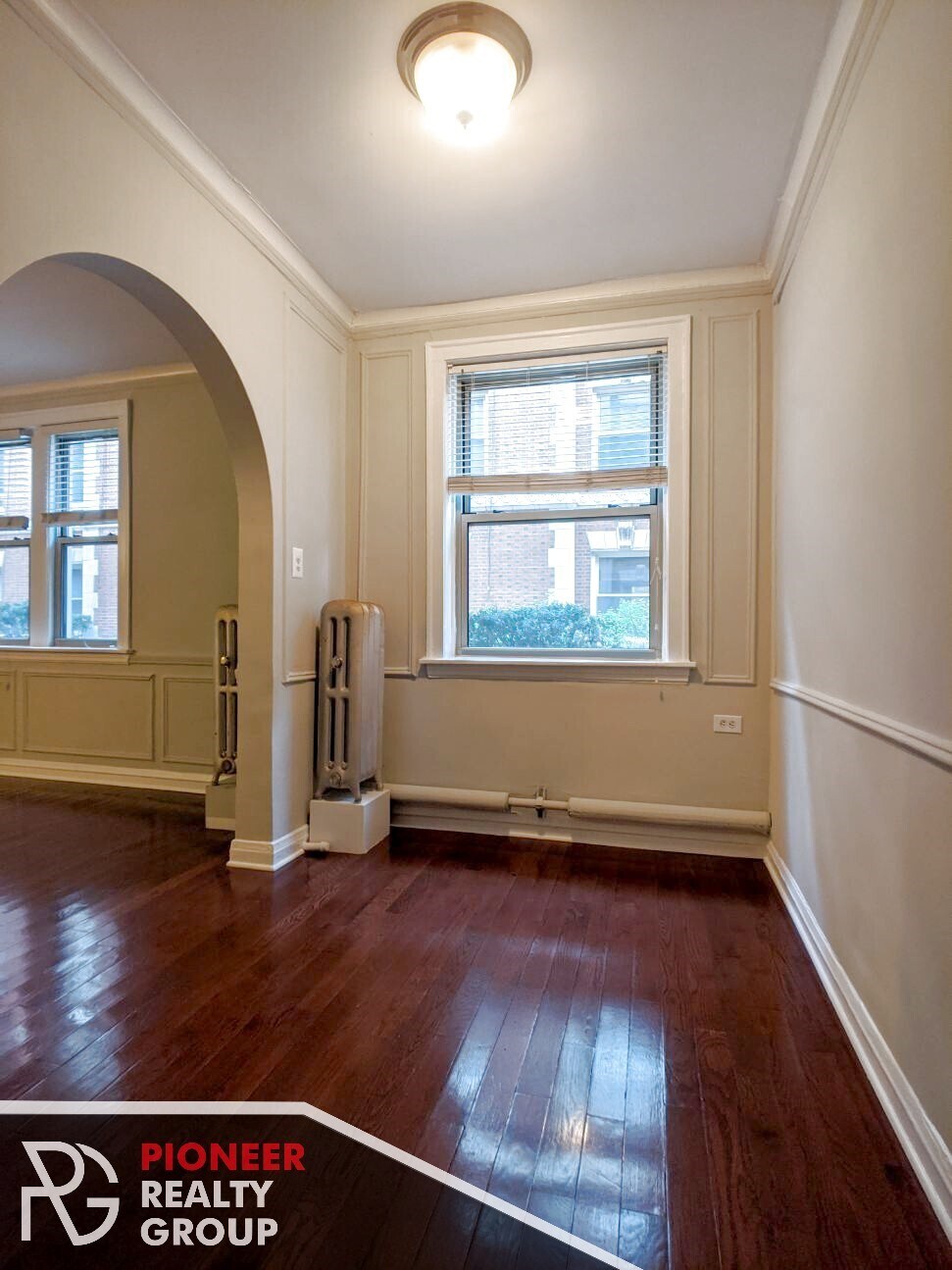 Building Photo - 546 W Surf St