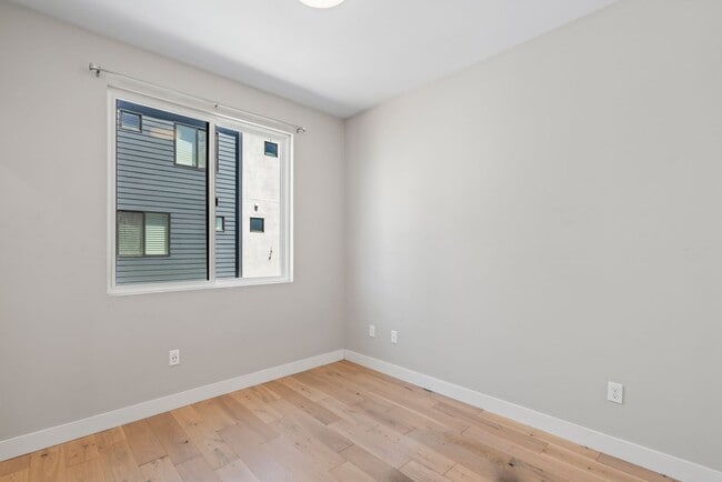 Building Photo - Built in 2017! Rarely available 3Bed/3Bath...