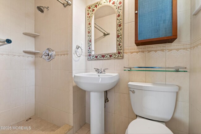 Building Photo - 150 Cloverdale Cir