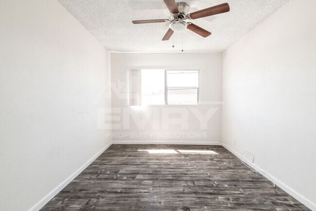 Building Photo - 2 bed 1 bath unit in Inglewood 90302