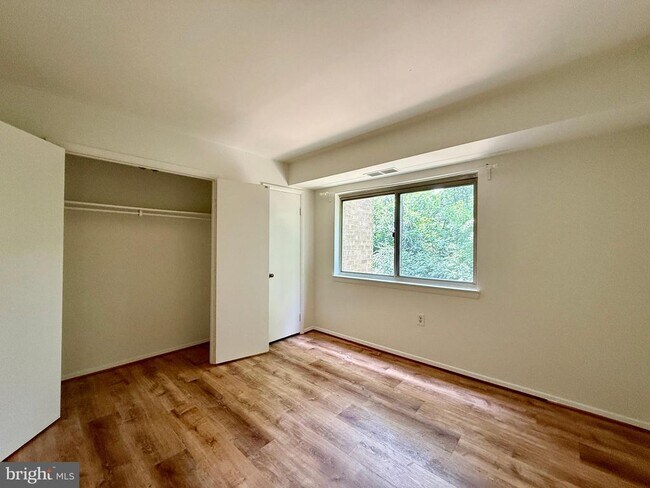 Building Photo - 12204 Braxfield Ct