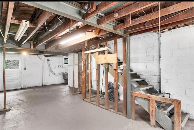 Building Photo - 3111 Mary St