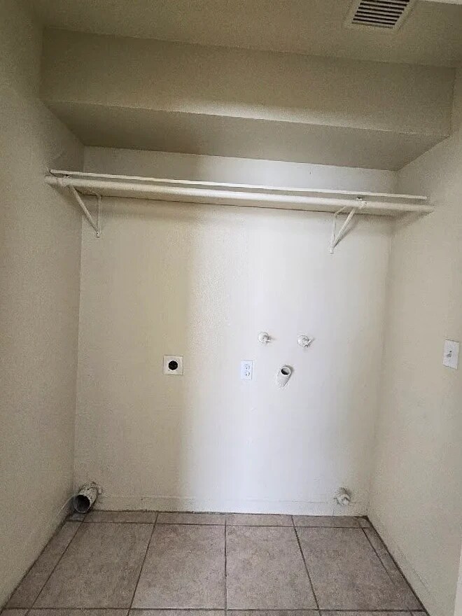 Building Photo - 2553 S Holloway Ave