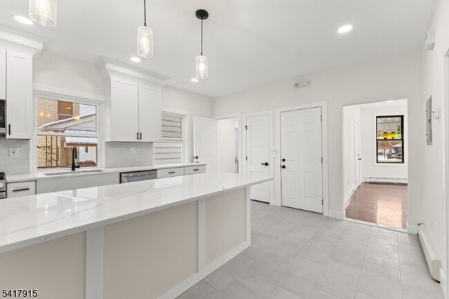 Building Photo - 633 Lafayette Ave