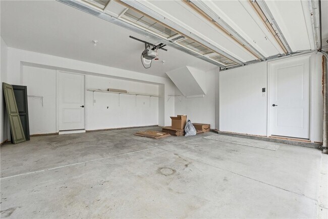 Building Photo - 202 Pointe View Dr