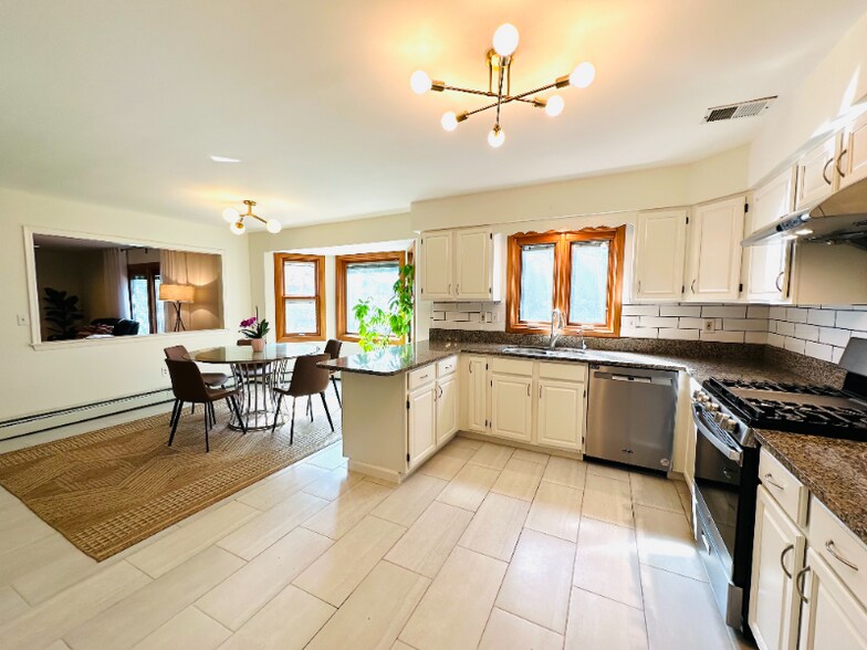 Building Photo - 43 Benford Dr