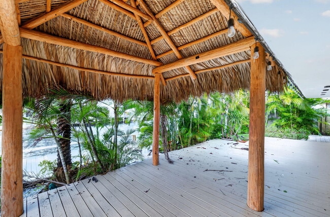 Building Photo - 2213 NE 16th St