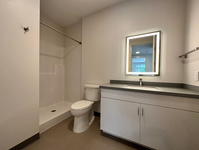 Building Photo - 409 Elm St