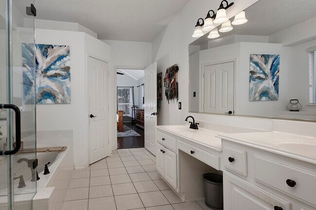 Building Photo - 31 Bluff Creek Pl