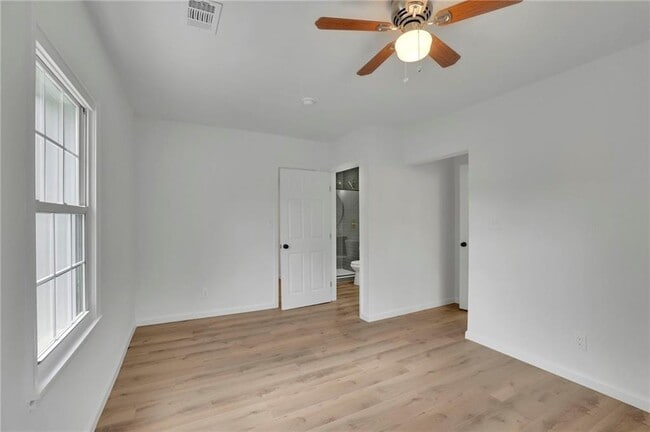 Building Photo - 808 S Park Dr