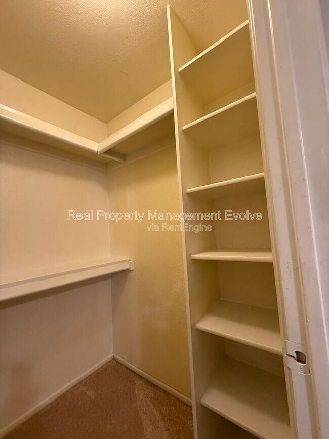 Building Photo - 502 W Yukon Dr