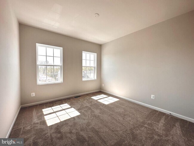 Building Photo - 526 Parkland Dr