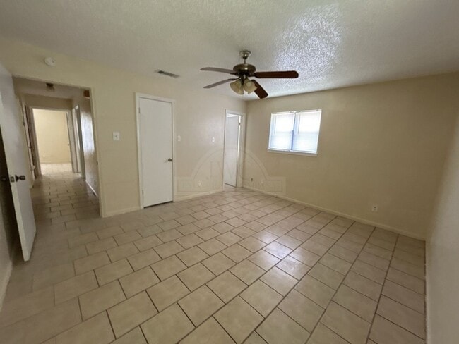 Building Photo - 2803 Greystone Dr