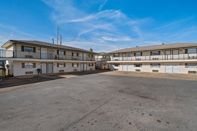 Building Photo - 1820 E Texas St