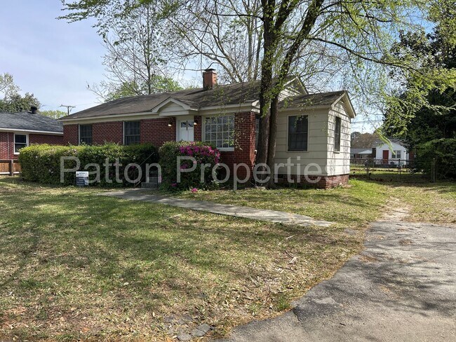 Building Photo - Corner of Plowden & South Kilbourne
