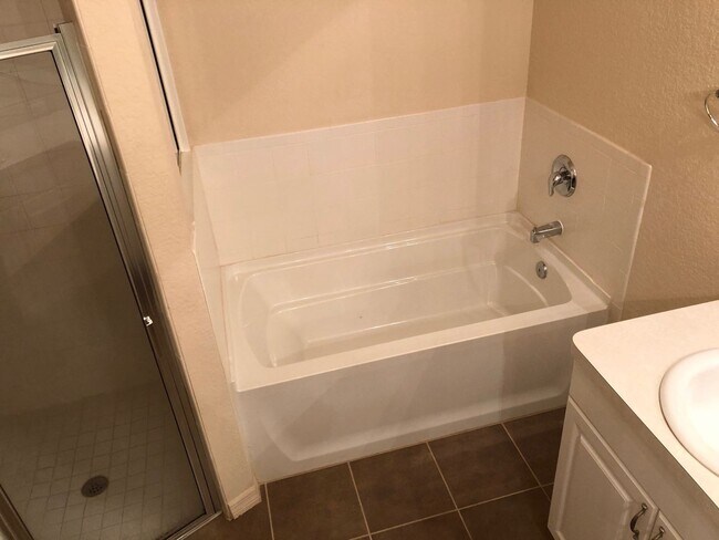Building Photo - COMING SOON- Beautiful 3 room /2.5 bath Gated Community W/ Pool Close to the Skyway