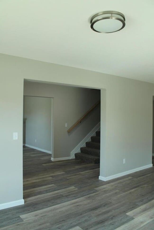 Building Photo - Modern Charm Meets Prime Location!