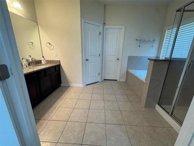 Building Photo - 2608 Hudson Ln