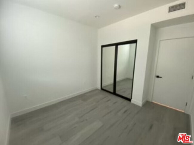 Building Photo - 10453 Etiwanda Ave