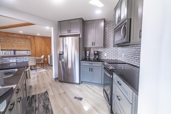 Building Photo - 22814 Verano Dr