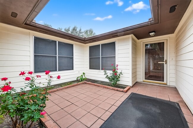 Building Photo - 21623 Crescent Heights St