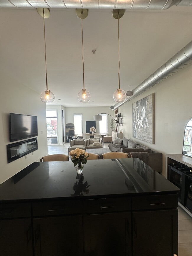 Building Photo - 119 4th St