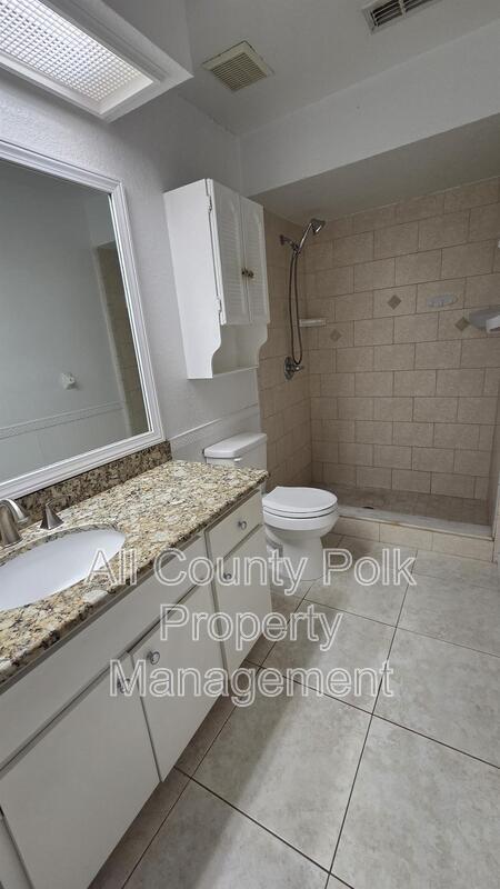 Building Photo - 2014 Woodbriar Loop N