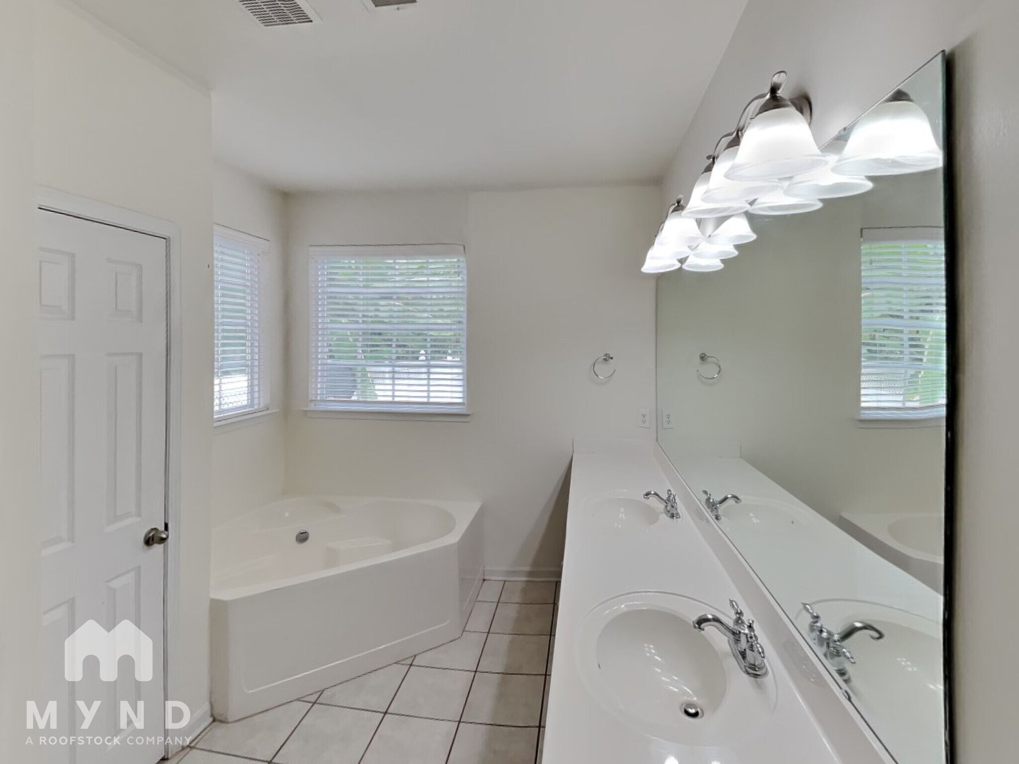 Building Photo - 15802 Herring Gull Way