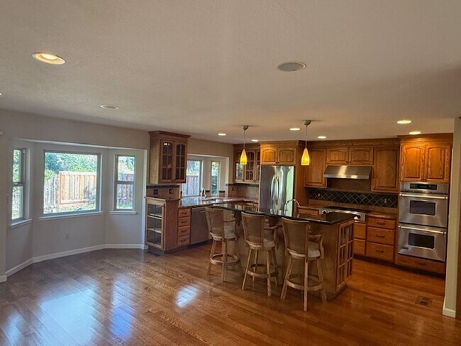 Building Photo - Massive 5-bedroom home in the El Sobrante / Greenbriar Neighborhood