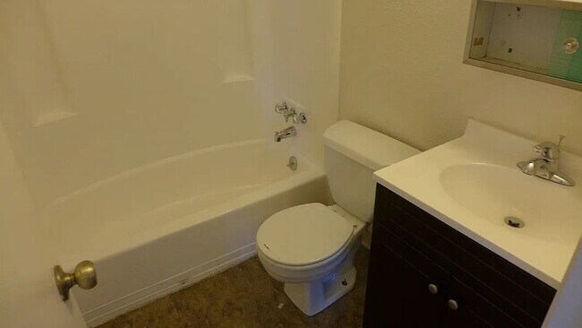 Building Photo - "Charming 2-Bed Condo Oasis in Boulder – Spacious 940 Sq Ft with Modern Comforts!"