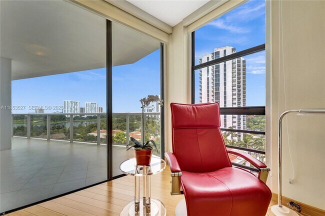 Building Photo - 20281 E Country Club Dr