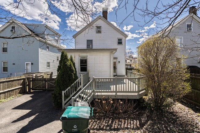 Building Photo - 2892 Markbreit Ave