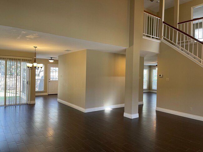 Building Photo - 13731 Oak Pebble