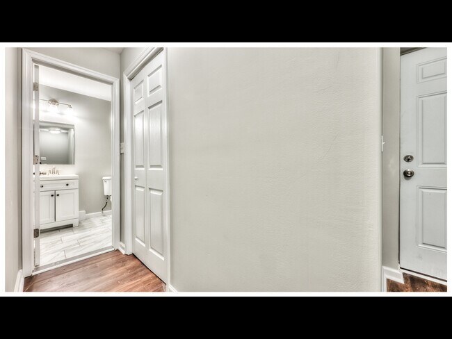 Building Photo - 119 Main St