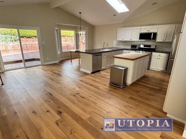 Building Photo - Bright Sunny 3-Bedroom House in Rio Del Mar