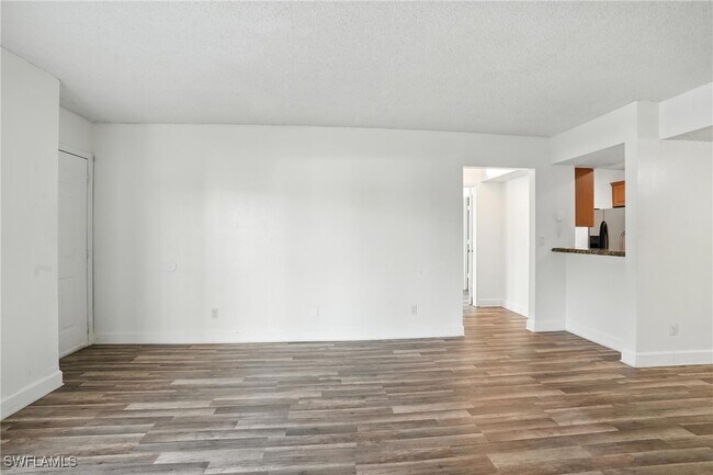 Building Photo - 201 Santa Clara Dr
