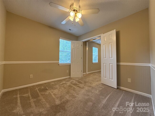 Building Photo - 517 Iverson Way