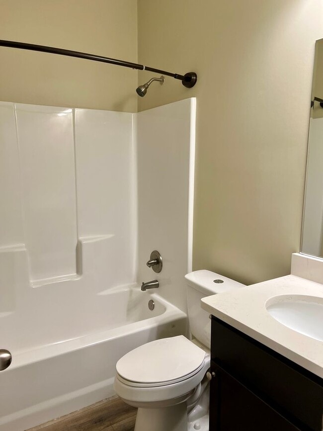 Building Photo - For Rent - 4 Bedroom, 2 Bath, Valley View!