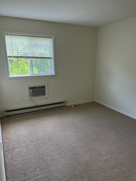 Building Photo - 44 Suncrest Dr
