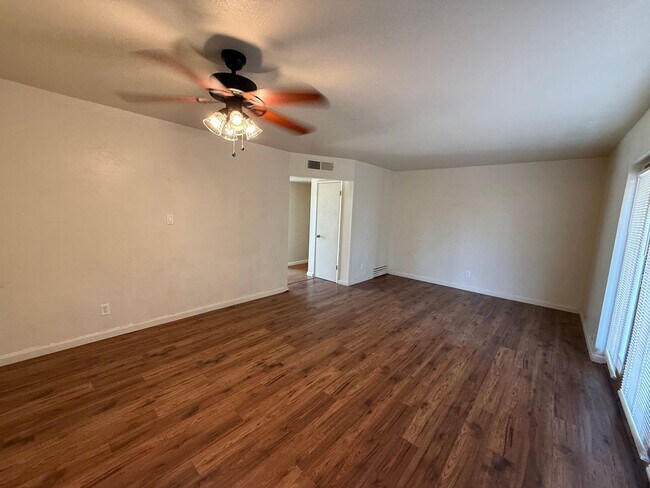 Building Photo - COUNTRY CLUB ESTATES 3 Bedroom Home available for Rent!