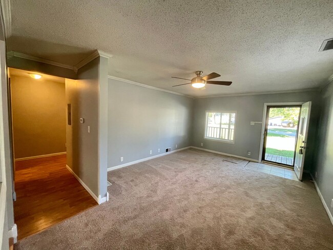 Building Photo - Charming 3-Bedroom, 1.5-Bath Home with Pri...
