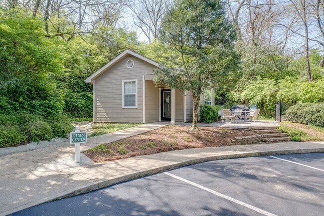 Building Photo - FULLY FURNISHED 2 BED 2 BATH TOWNHOME IN GREENHILLS $2250 PER MONTH.