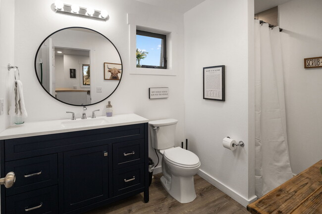 Building Photo - 420 N 6th Ave